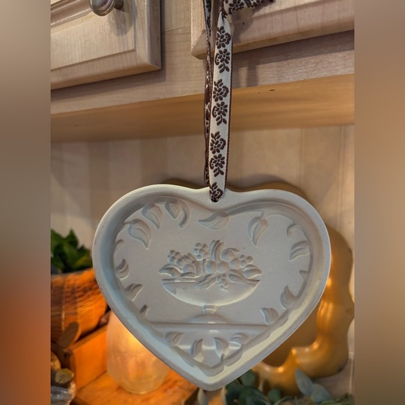 Pampered Chef Hospitality Heart Clay Stoneware Cookie/Chocolate Mold VTG 1999 - Picture 1 of 8